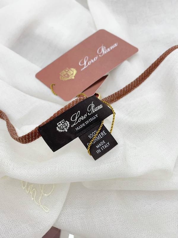 Loro Piana Scarf LPC00043 Loro Piana Scarf LPC00043